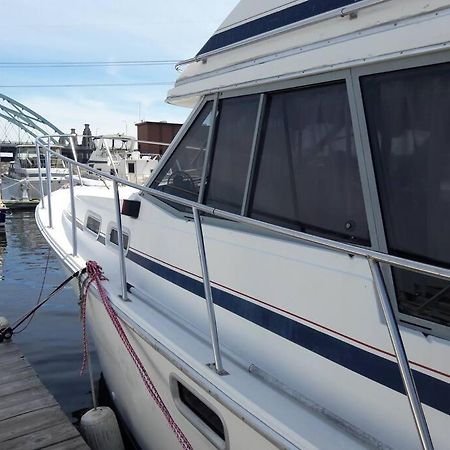 Waterfront 32' Bayliner Yacht Hotel Providence Eksteriør billede