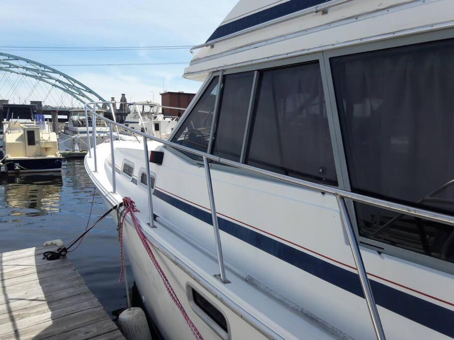 Waterfront 32' Bayliner Yacht Hotel Providence Eksteriør billede