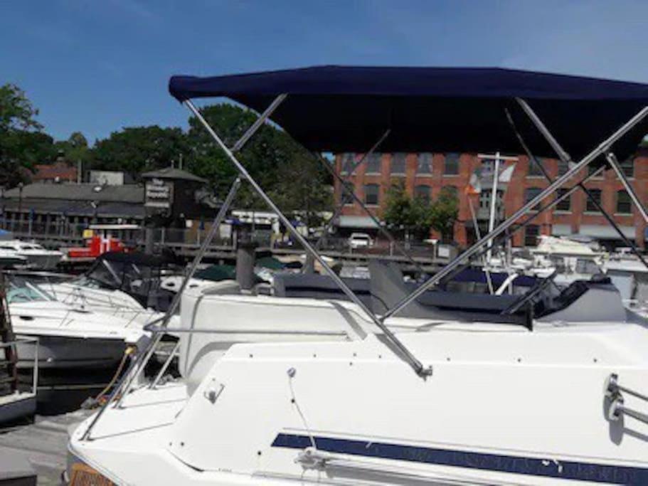 Waterfront 32' Bayliner Yacht Hotel Providence Eksteriør billede