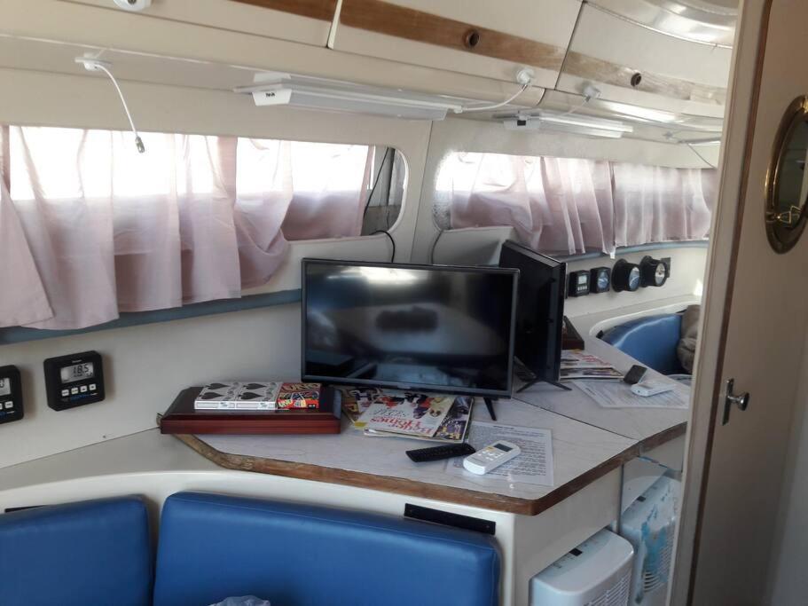 Waterfront 32' Bayliner Yacht Hotel Providence Eksteriør billede