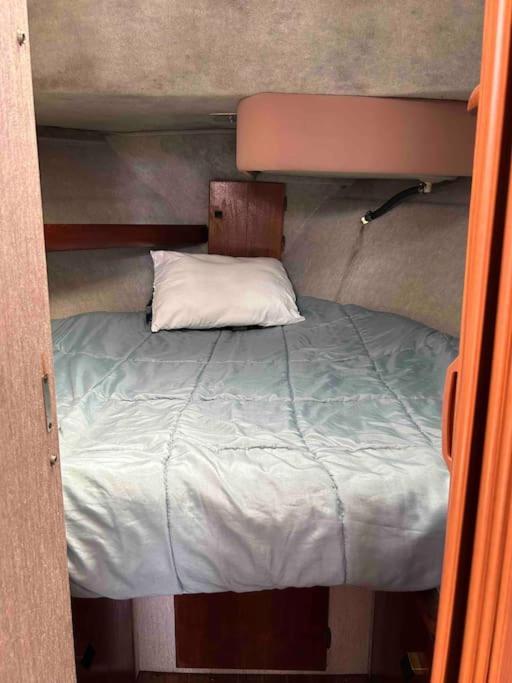 Waterfront 32' Bayliner Yacht Hotel Providence Eksteriør billede