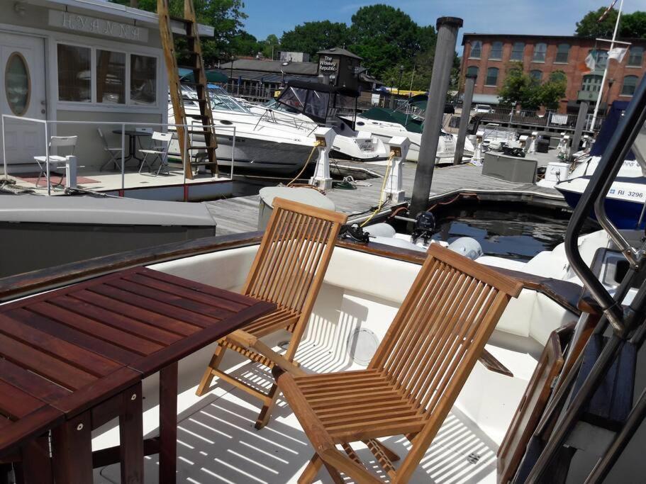 Waterfront 32' Bayliner Yacht Hotel Providence Eksteriør billede