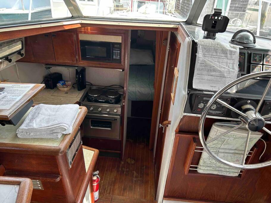 Waterfront 32' Bayliner Yacht Hotel Providence Eksteriør billede